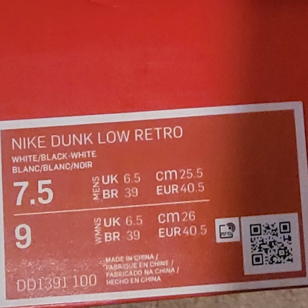 Nike Dunk Low Retro Sneakers